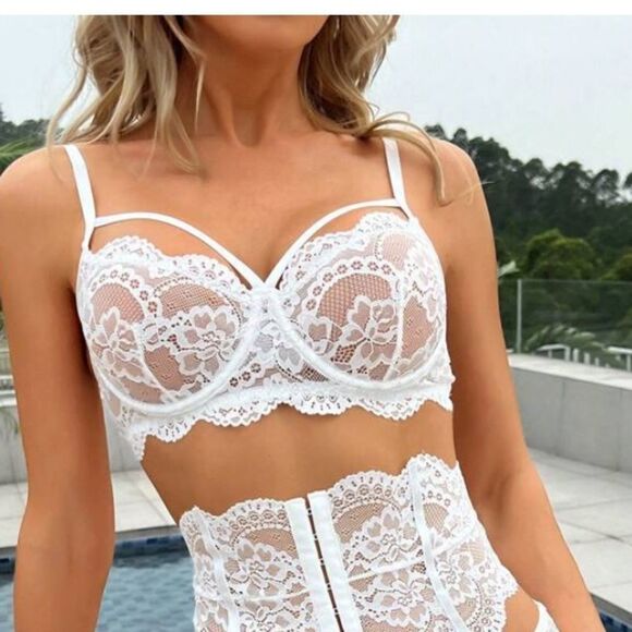 White Scalloped Lace Harness Bra M/L - Picture 1 of 7